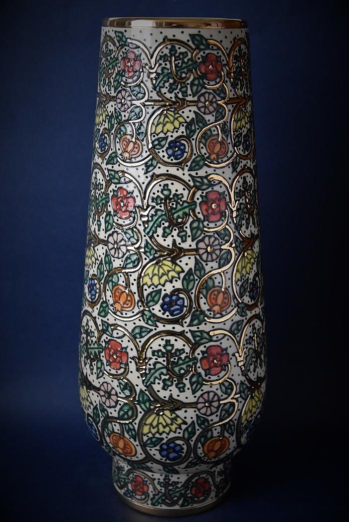 B&W Thornton of Stratford-upon-Avon (@bwthornton) on Twitter photo Dennis Chinaworks Elizabethan Textile T Bud Sally Tuffin
From the embroidery on a dress worn by Queen Elizabeth I 
A Limited Edition of 20
#Ceramics #Art #StratforduponAvon 
bwthornton.co.uk/dennis-chinawo… Dennis Chinaworks Elizabethan Textile T Bud Sally Tuffin
From the embroidery on a dress worn by Queen Elizabeth I 
A Limited Edition of 20
#Ceramics #Art #StratforduponAvon 
bwthornton.co.uk/dennis-chinawo…
