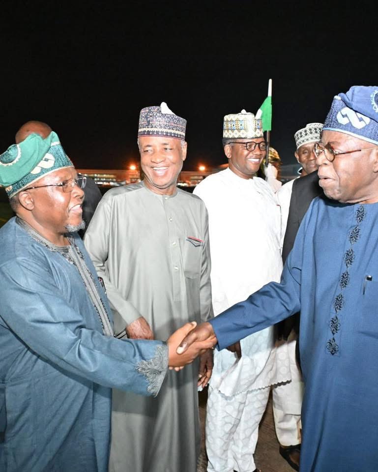 HBMayana_'s tweet photo. SENATOR WAMAKKO WELCOMES PRESIDENT TINUBU BACK TO NIGERIA

The supreme leader of the APC in Sokoto State, Senator Aliyu Wamakko, has joined other Nigerian leaders in welcoming President Tinubu back to Nigeria after a two-week official visits to Saint Lucia and Brazil.

Senator Wamakko was part of the delegation that accompanied President Tinubu on the visits to both Saint Lucia and Brazil.