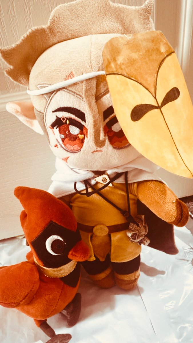 ryodanspiders's tweet image. A gift given to us.
Found out the maker is @SabSackStore 🖤

made him a lil masky. 😈

~

#TOH 
#goldenguard