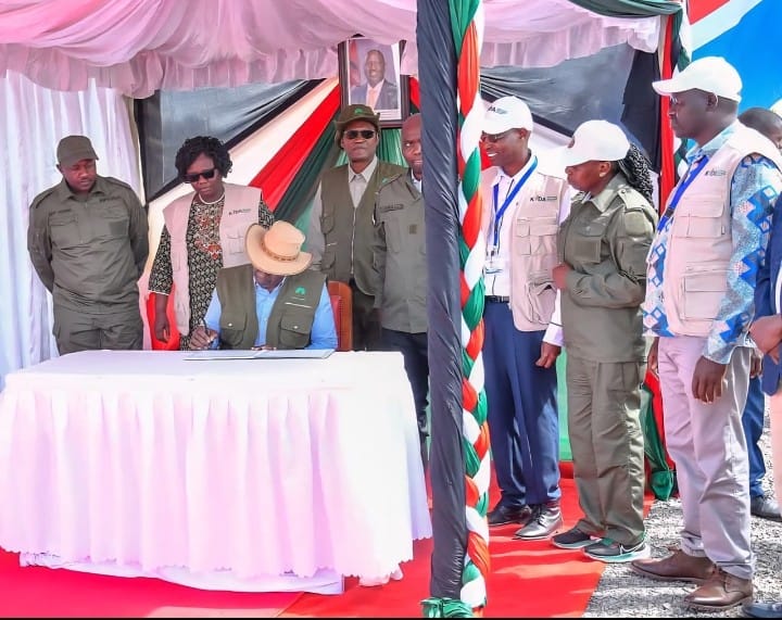 SammyNaporos's tweet photo. Water for irrigated agriculture,  household consumption, and livestock.  Commissioning of Etio dam in Elgeyo Marakwet by H.E William Samoei Ruto to serve 8000 households and irrigate 2500 acres. https://t.co/KAV8q9lH2N