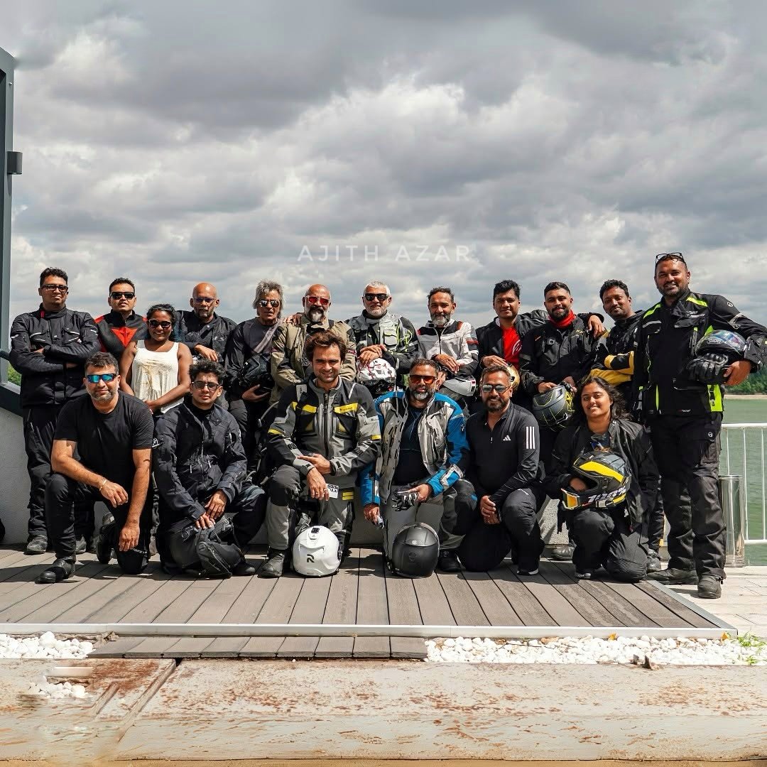 AkTeamOnline's tweet image. Exclusive Pic Of Ajith sir 😍😍

#AjithKumarWorldTour #AjithKumar #Ajith #Ak #Thala