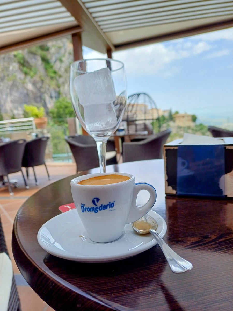 TERI78955833693's tweet image. Domingo de agua plateada y café
con hielo. 🌊
(˙❥˙)
#BuenDía
#SeanFelices
