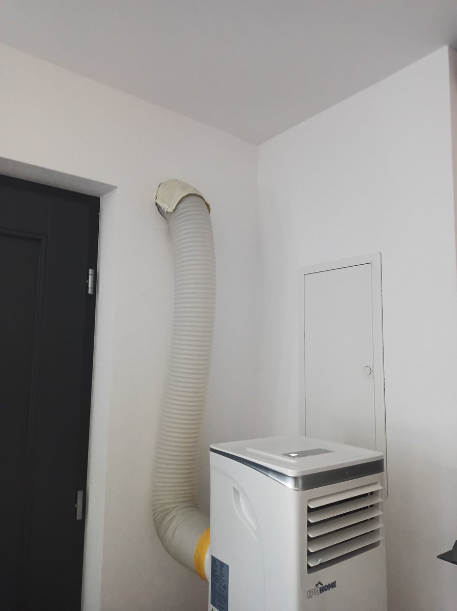schmaluten's tweet photo. @byVNTY Die Lüftungskanäle von meiner Lüftung haben genau den Durchmesser vom Abluftschlauch, besser geht's nicht. https://t.co/nUoosKzxNM