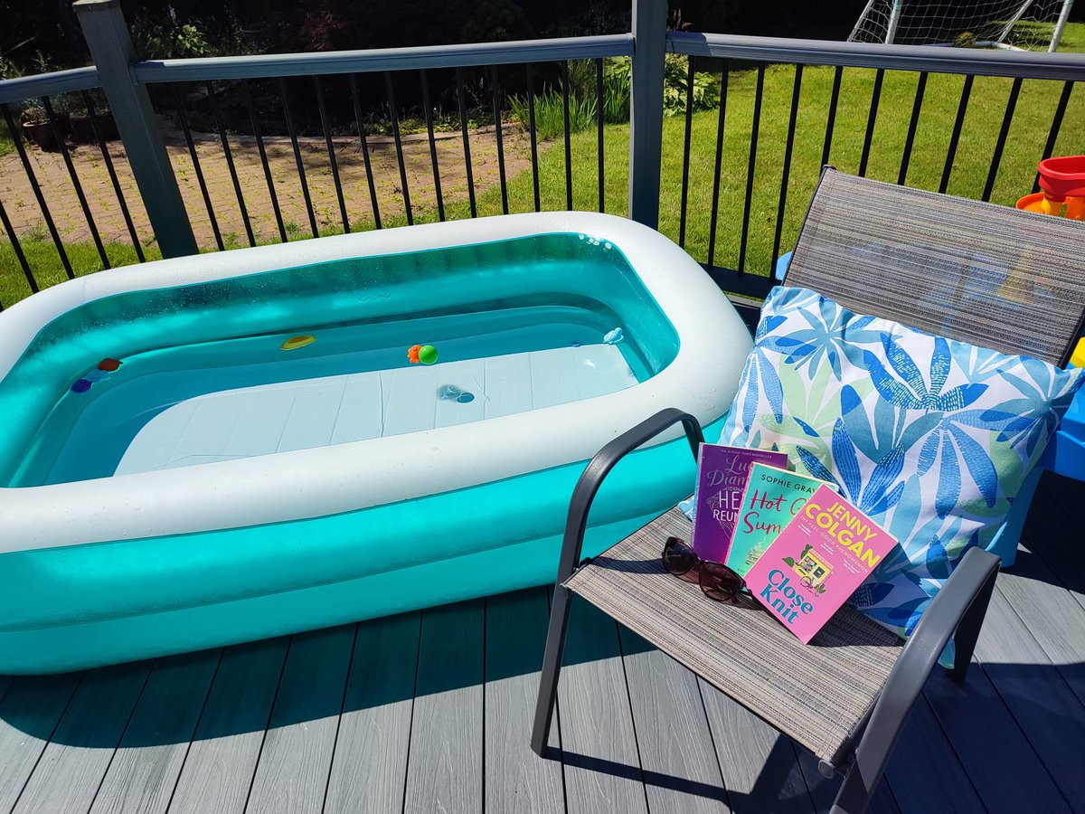 Mrs Murray is cooling off in the Glasgow sunshine with one of her summer reads. <a href="/scottishbktrust/">Scottish Book Trust</a>