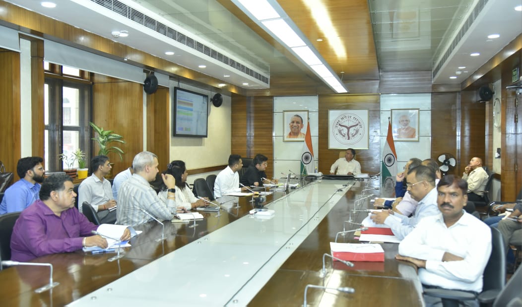 Manojkmr_singh's tweet image. आज बुंदेलखंड औद्योगिक विकास प्राधिकरण (BIDA) की बोर्ड बैठक कर औद्योगिक विकास, निवेश संभावनाओं, आधारभूत संरचना के विस्तार और क्षेत्र में नए उद्योगों की स्थापना से जुड़े विषयों पर विचार-विमर्श किया।
बुंदेलखंड को औद्योगिक हब के रूप में विकसित करने की दिशा में प्रदेश सरकार प्रयासरत…