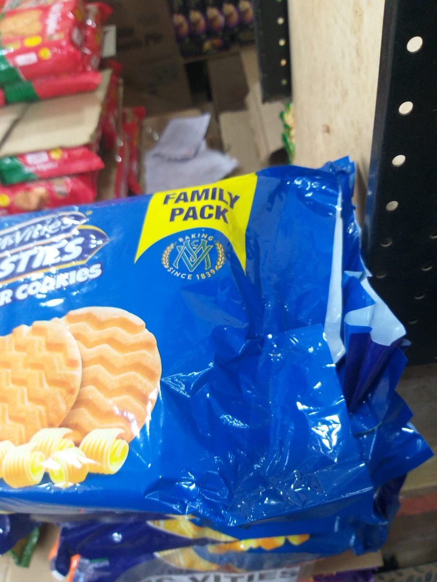 gsoumyag's tweet image. Seriously @McVitiesIndia, @mcvities_ng  what's going on with your "family pack" biscuit packaging? It's flimsy, easily torn, and feels incredibly cheap. Not the quality I expect from your brand. Major letdown! #McVities #PackagingProblems #PoorQuality