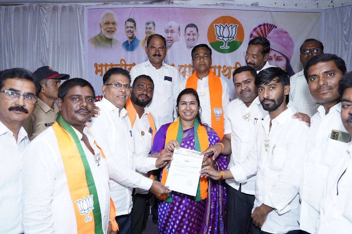 📍 मानवत, जि. परभणी

भाजपा संघटनात्मक आढावा बैठक 

भारतीय जनता पक्षाच्या संघटनात्मक कार्याचा आढावा घेण्यासाठी आज मानवत तालुक्यातील पदाधिकारी व कार्यकर्त्यांची आढावा संपन्न झाली

या प्रसंगी मानवत तालुक्यातील पदाधिकारी व कार्यकर्त्यांसह  संवाद साधला, आदरणीय पंतप्रधान नरेंद्रजी मोदी