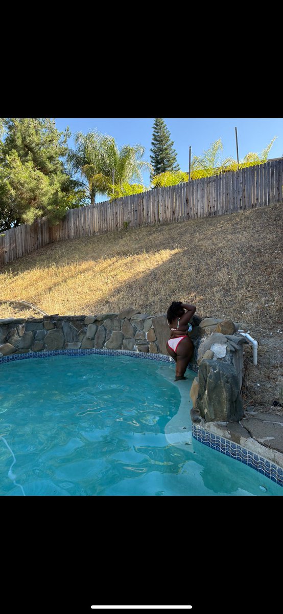 MsScamlikely's tweet image. Enjoy summer fat and all 😂