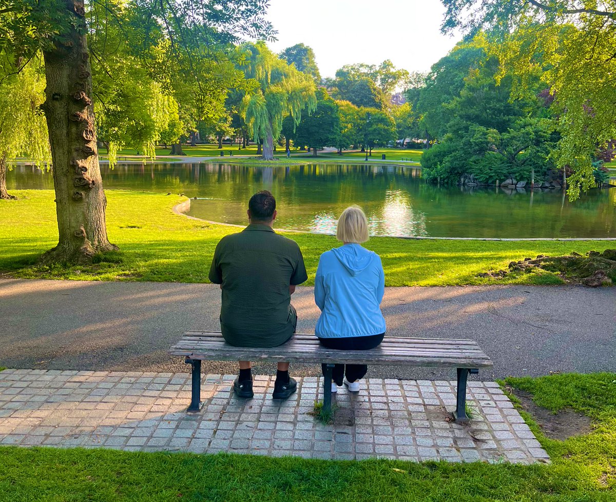 Edward af Sillén (@edwardafsillen) on Twitter photo Quiz:
Jag och Sissela Kyle, i Boston, sökte nu upp den bänk som blivit filmklassiker, med en scen som såg ut just så här.
Vilken känd Oscarsvinnande film är bänken ifrån? 🎬
(Fanns inga skyltar, så det tog oss goda 35 minuter att lokalisera absolut rätt bänk)
<a href="/Biominbiopodden/">Bio Min Bio</a> Quiz:
Jag och Sissela Kyle, i Boston, sökte nu upp den bänk som blivit filmklassiker, med en scen som såg ut just så här.
Vilken känd Oscarsvinnande film är bänken ifrån? 🎬
(Fanns inga skyltar, så det tog oss goda 35 minuter att lokalisera absolut rätt bänk)
<a href="/Biominbiopodden/">Bio Min Bio</a>
