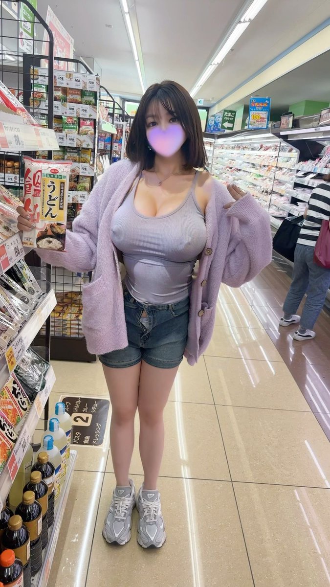 ちゅるちゅる吸いたいのはどっち？

あとちょっと相談なんだけど、
女の子とやってる動画とかあげたら引く？ https://t.co/dlEFUcTnVb