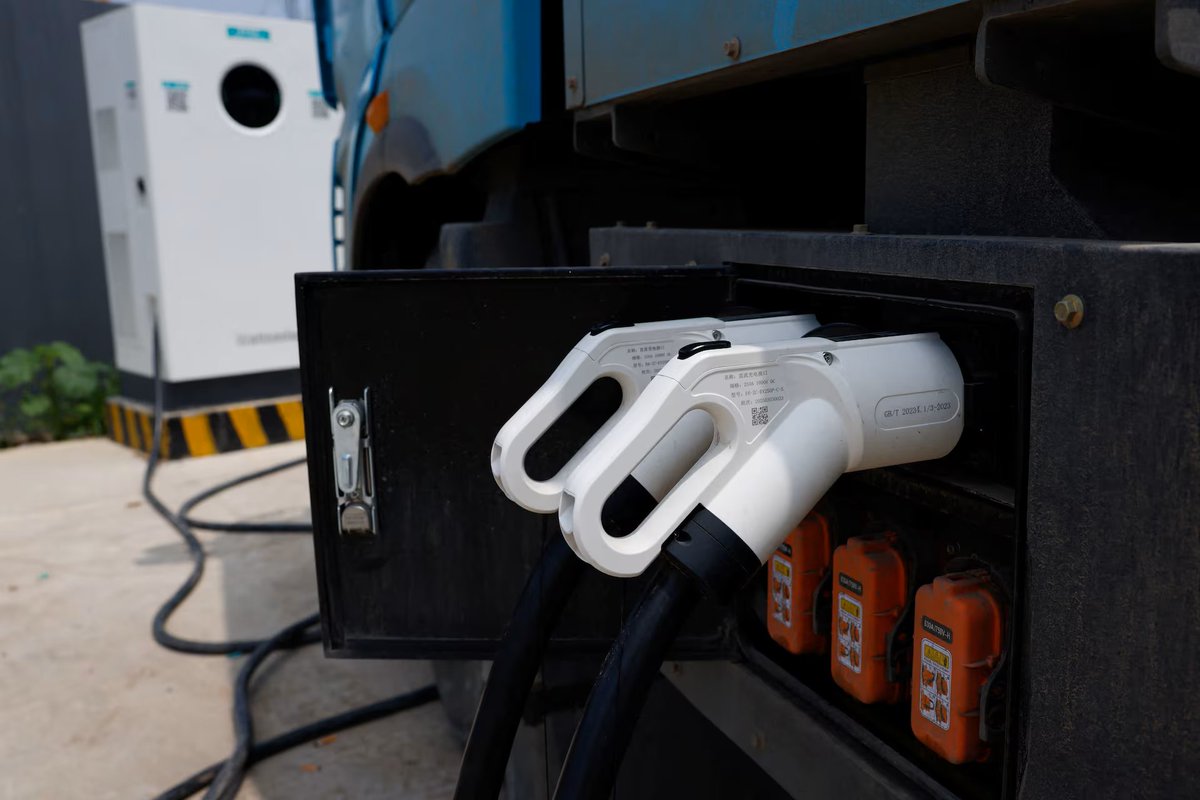 AssaadRazzouk's tweet image. World's biggest crude oil importer is ditching Big Oil, fast: Electric-powered heavy trucks' sales soared 175% year-on-year to 76,100 in the first half of 2025, hitting a 25% market share
Transport sector on track to cut its diesel demand 40%
reuters.com/sustainability…