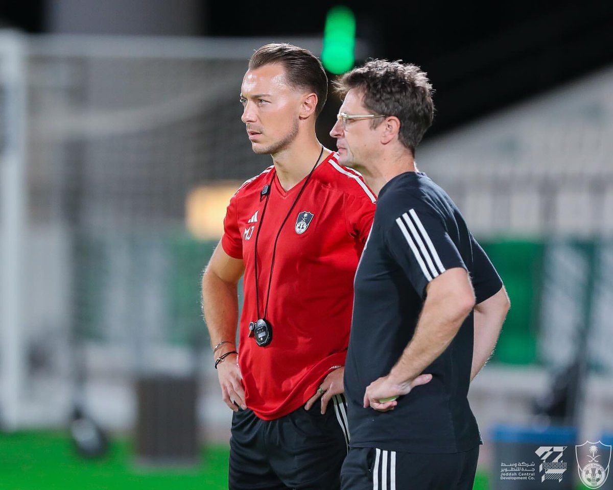 النادي #الاهلي سيعلن خلال الاسبوع الحالي 
عن تعيين مدير رياضي جديد بديل عن لي كونجرتون