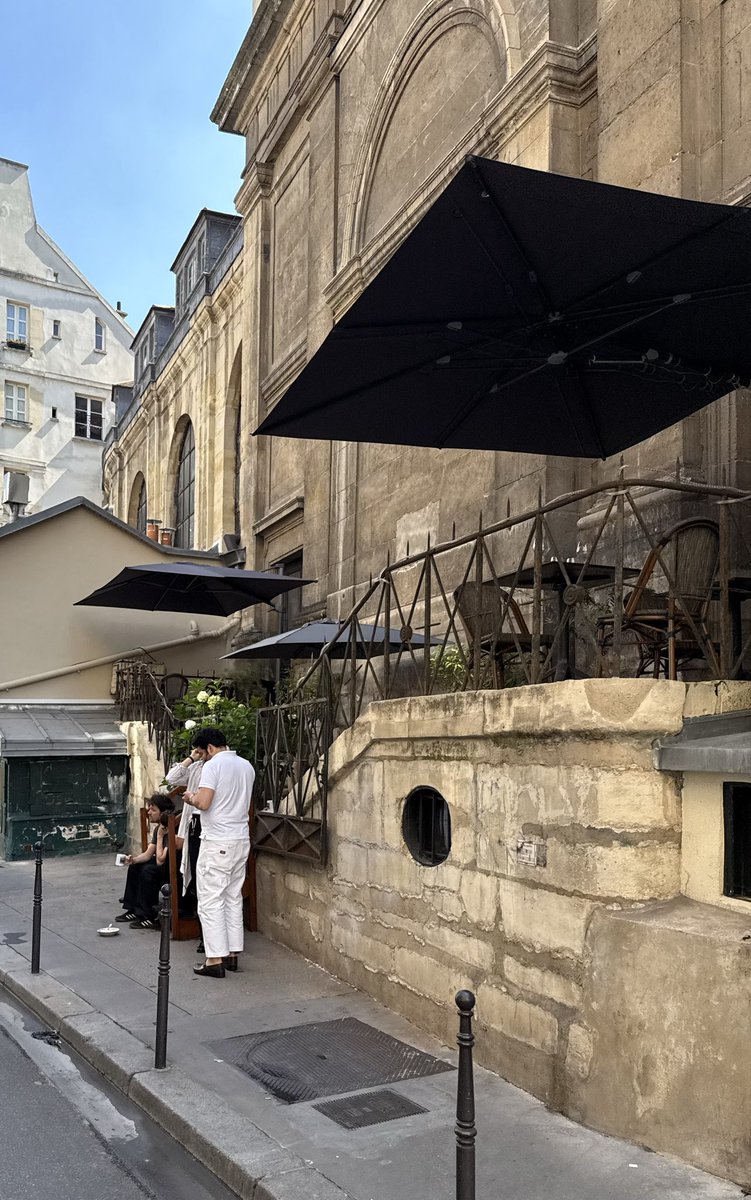 Collectif Trudaine (@ctrudaine) on Twitter photo Les escaliers de l’église Saint Roch transformés en beuverie.
Les bistrotiers sont nés bien avant la honte!
Bjr <a href="/MParisCentre/">Mairie de Paris Centre</a>, <a href="/ArielWeilT/">Ariel Weil</a>, tout va bien? Les escaliers de l’église Saint Roch transformés en beuverie.
Les bistrotiers sont nés bien avant la honte!
Bjr <a href="/MParisCentre/">Mairie de Paris Centre</a>, <a href="/ArielWeilT/">Ariel Weil</a>, tout va bien?