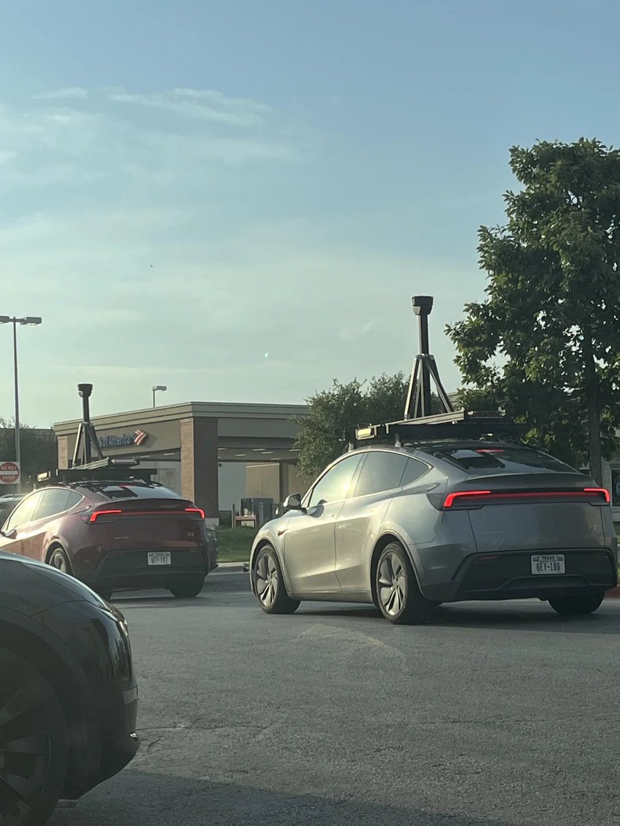 muskonomy's tweet photo. 🚨BREAKING: Tesla Robotaxi spotted testing FSD in Kyle, Texas, 20 mins outside current Austin geofence

The expansion is already underway! https://t.co/EYQFnZQjB6