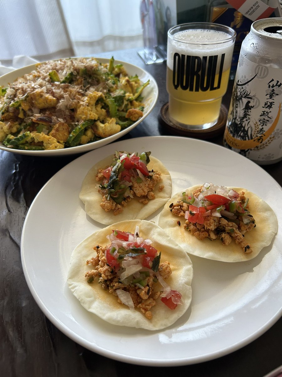 eatingdrinking's tweet photo. 沖縄料理作り。
初タコス作り、全部自分で手作りで出来るじゃん！
キングタコスの1万分の1くらいの美味さだけど笑

毎週作るから、どんどん完成度高めていくから！
ゴーヤチャンプルは完璧！

#タコス
#ゴーヤチャンプル
#手作り料理
#沖縄料理 https://t.co/fKrmkPRvzu