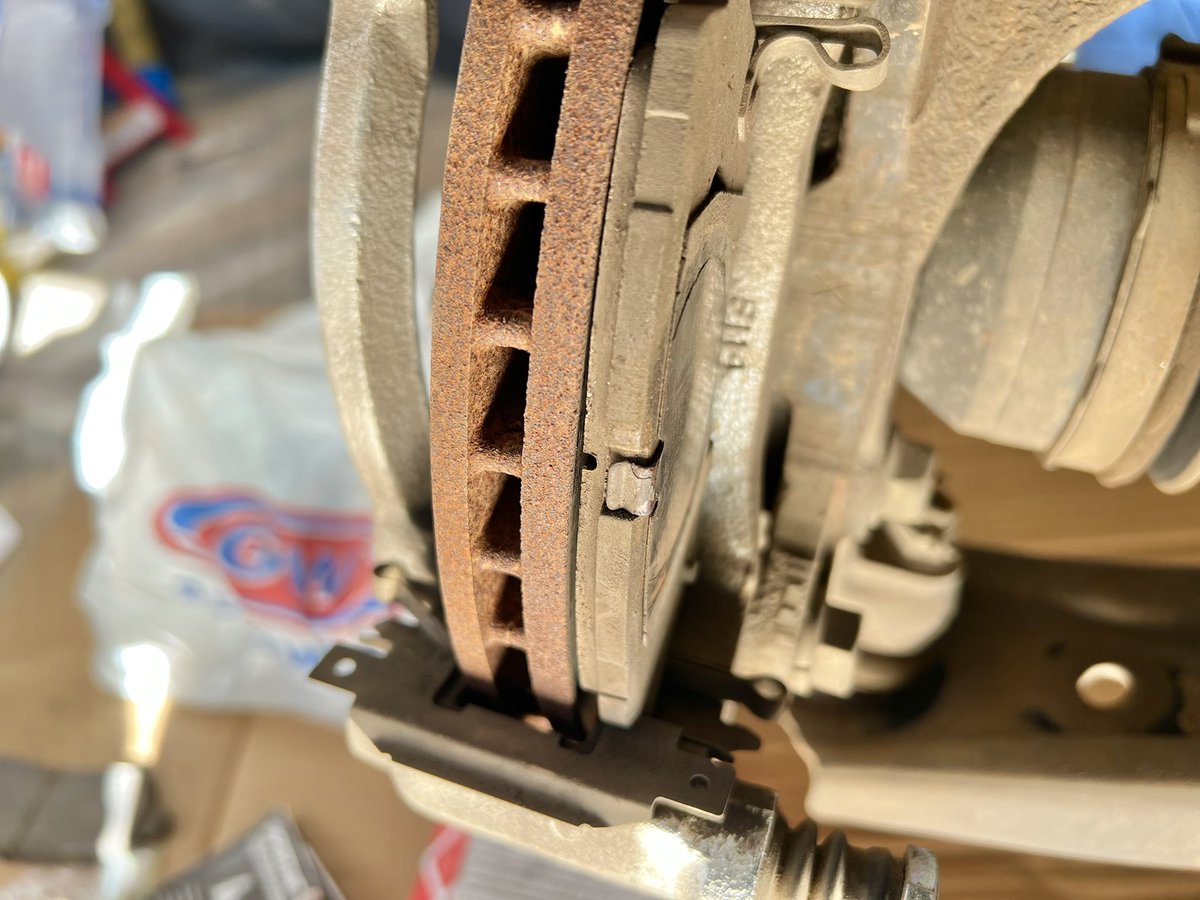 muzy747's tweet image. SUZUKI BALENO BRAKE PADS👨🔧
Suzuki quotation: R2500 (parts + labour)
Plan B (DIY): R850
💰Saved R1650