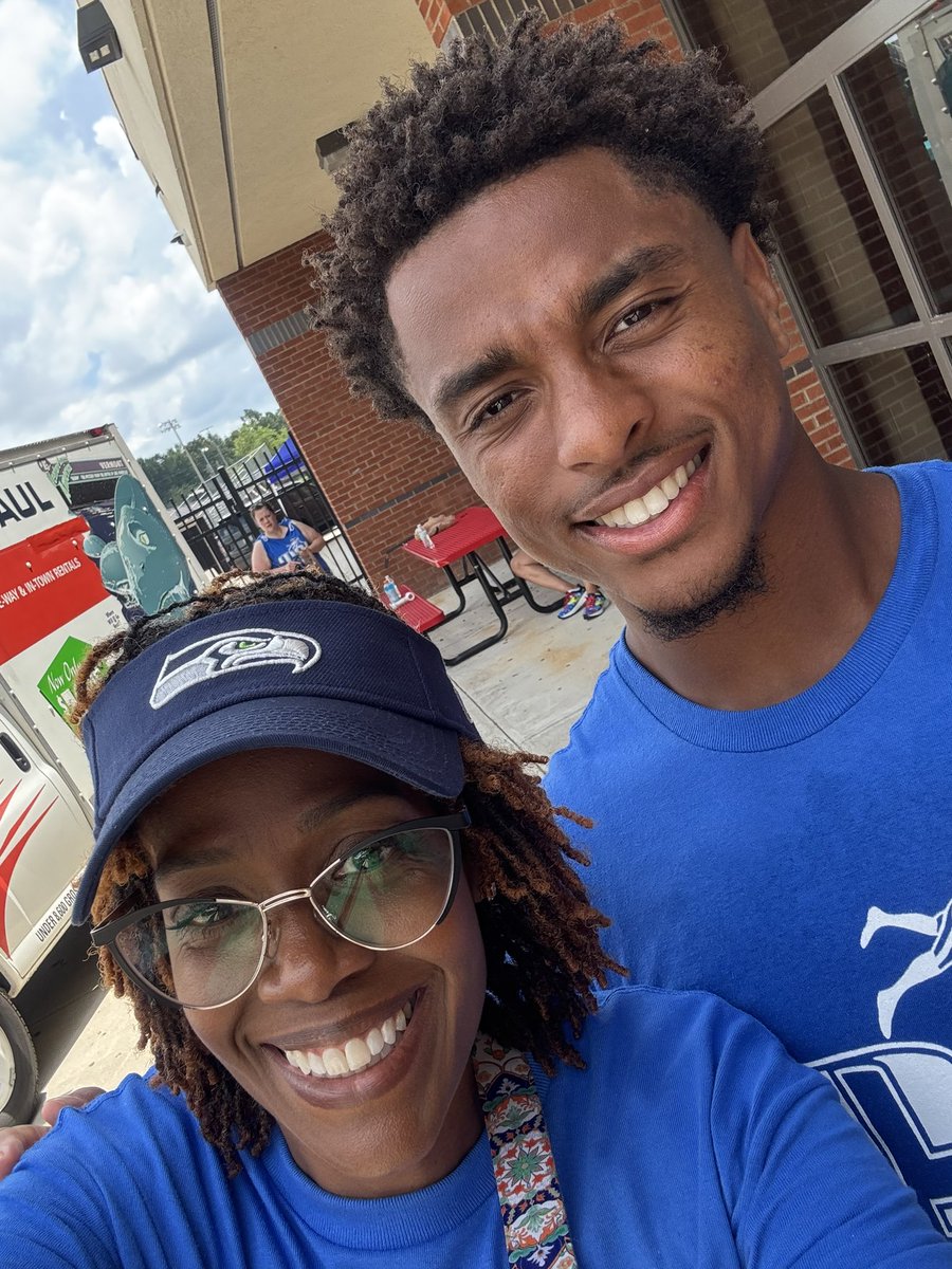 Traceyiv's tweet image. A time was had at the 2nd Annual Tyler Goodson Youth Camp at North Gwinnett High School! Giving back to the community is what it is all about! So love seeing some of my NG football mom and babies all grown up! Can’t wait to do it again next year!!! @tgood_15