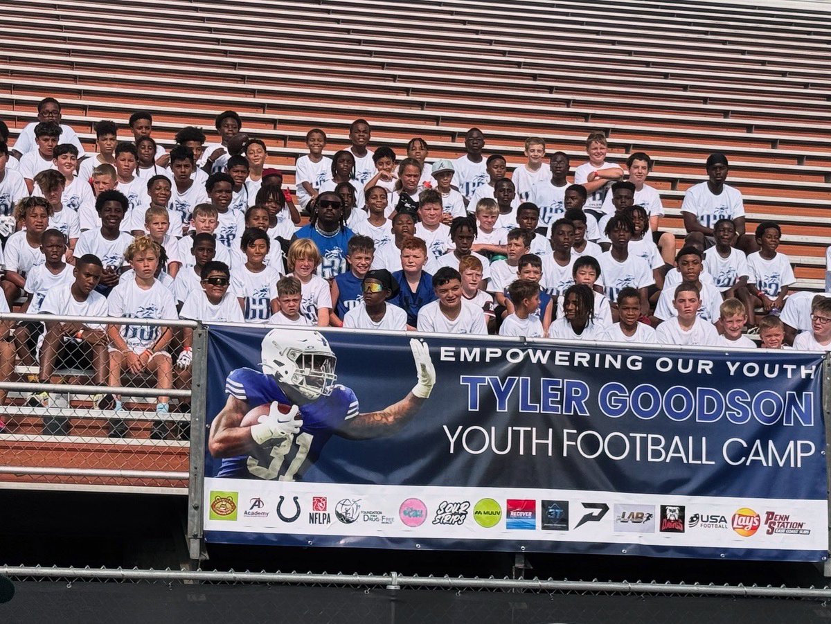 Traceyiv's tweet image. A time was had at the 2nd Annual Tyler Goodson Youth Camp at North Gwinnett High School! Giving back to the community is what it is all about! So love seeing some of my NG football mom and babies all grown up! Can’t wait to do it again next year!!! @tgood_15