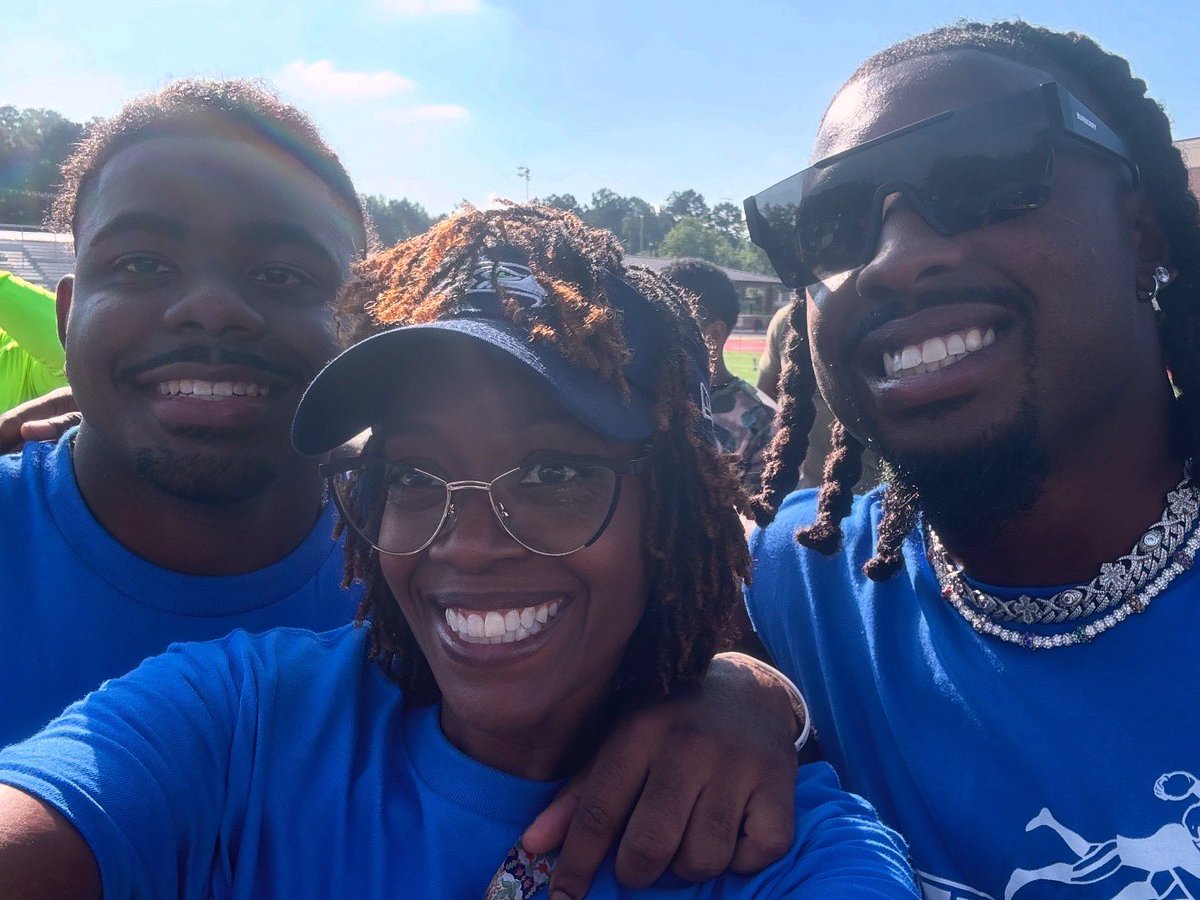 Traceyiv's tweet image. A time was had at the 2nd Annual Tyler Goodson Youth Camp at North Gwinnett High School! Giving back to the community is what it is all about! So love seeing some of my NG football mom and babies all grown up! Can’t wait to do it again next year!!! @tgood_15