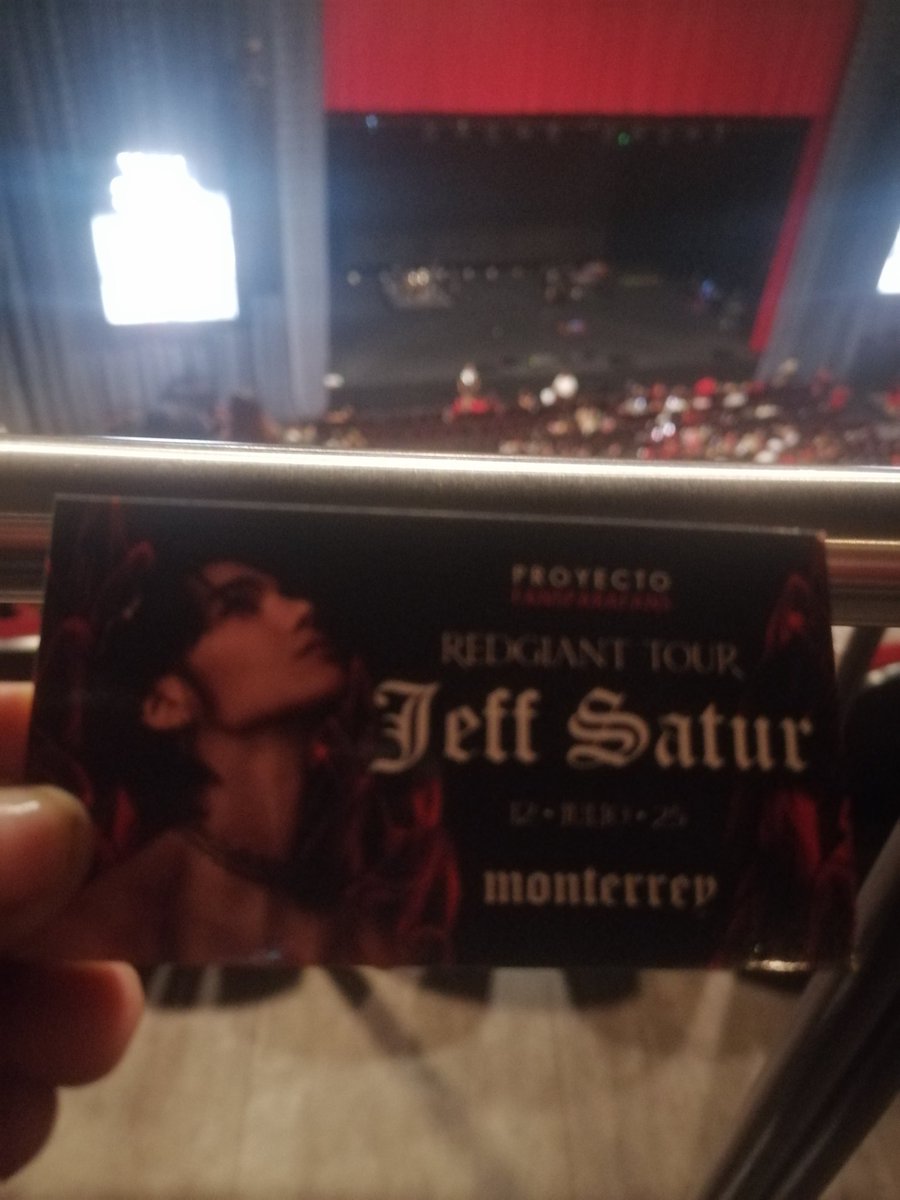 Nancylu78's tweet photo. Aún no me la creo que estuve ahí,es el ser más hermoso del del mundo!! Y su voz omg otro nivel, todo fue como un sueño, lo amo desiado😭💖

#JeffSatur @jeffsatur 
#JeffSaturRedGiantTour
#JeffSaturRedGiantMonterrey https://t.co/9tednLVkBL