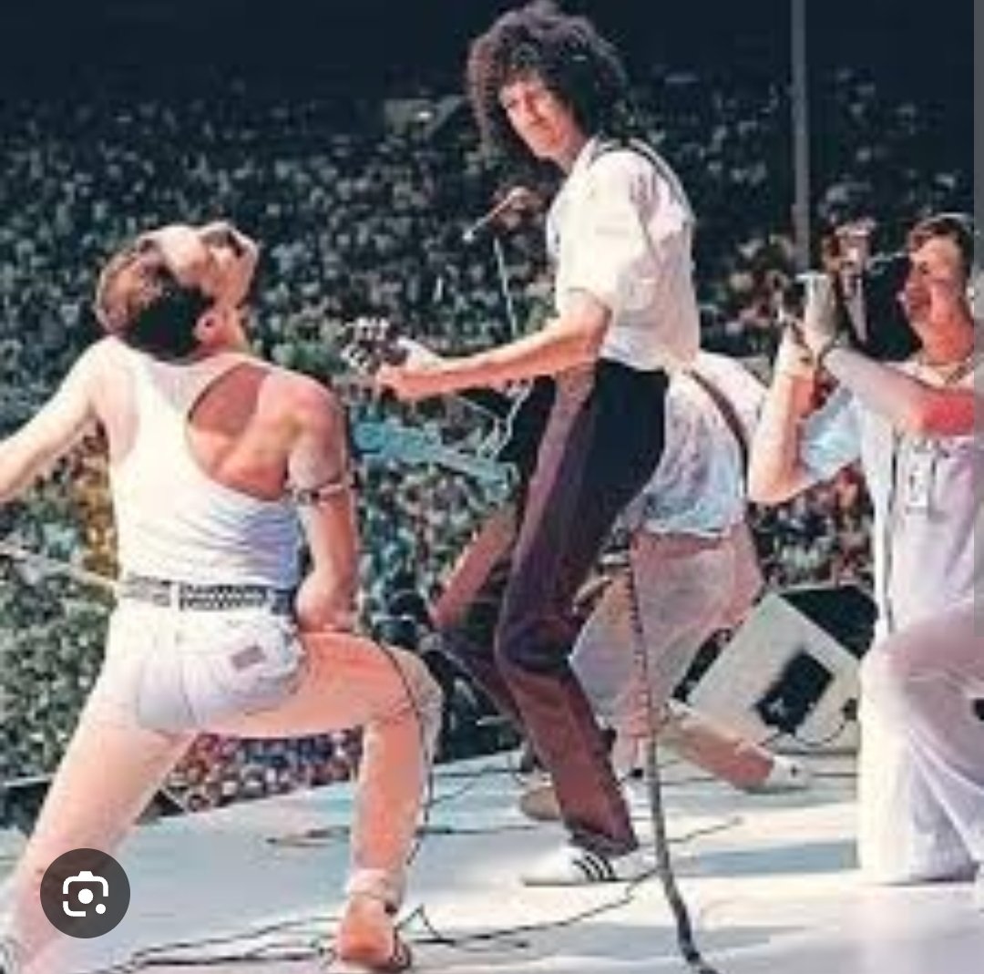 CastellVonFaber's tweet photo. #13luglio 1985. 40 anni dal #LiveAid. Nel mondo c'è ancora fame e guerra. Ma sta nascendo una nuova umanità, anche grazie alla musica, che ci unisce in un'unica vibrazione di speranza.
#LiveAid40 https://t.co/6NfaUkJuOF