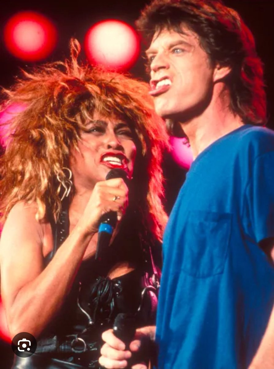 CastellVonFaber's tweet photo. #13luglio 1985. 40 anni dal #LiveAid. Nel mondo c'è ancora fame e guerra. Ma sta nascendo una nuova umanità, anche grazie alla musica, che ci unisce in un'unica vibrazione di speranza.
#LiveAid40 https://t.co/6NfaUkJuOF