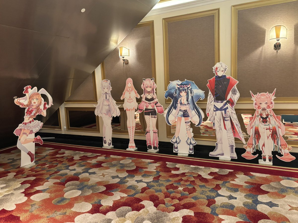 第一次用這種方式跟大家見面
好害羞(*/ω＼*)