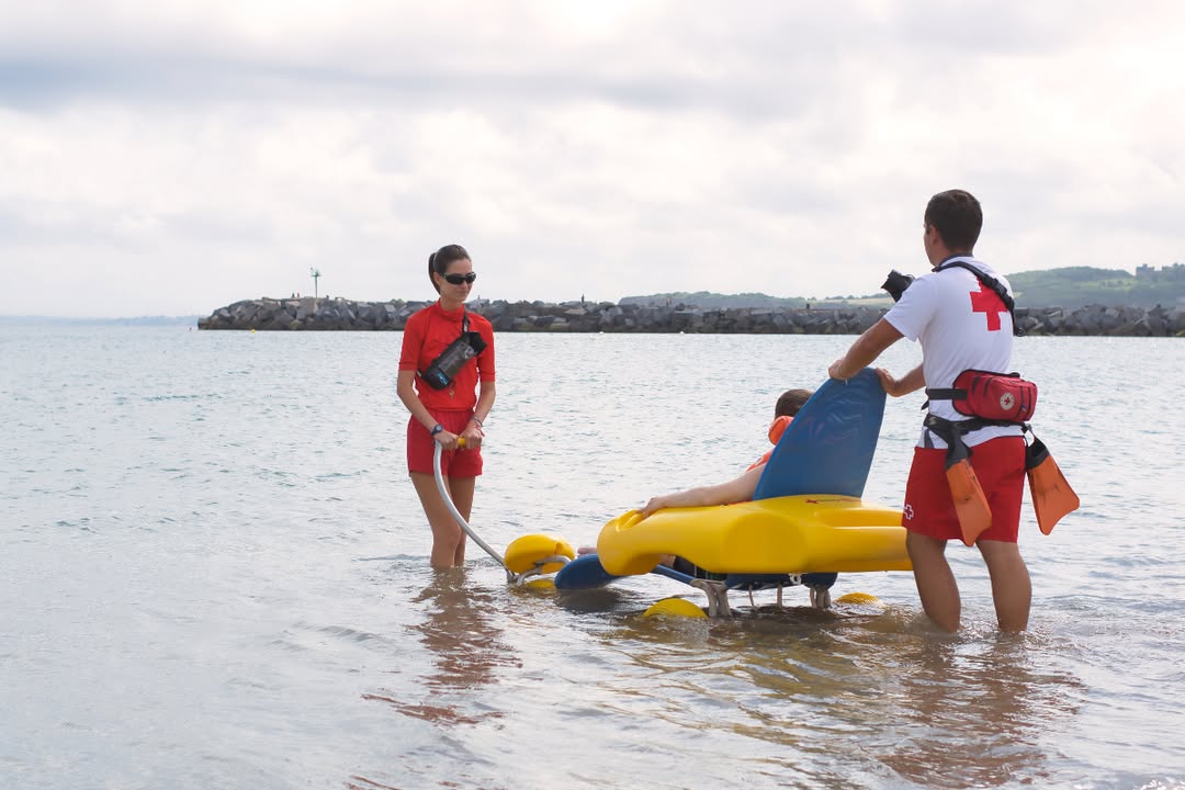 🏖🌊 Oztoporik gabeko bainua.Hondarribia eta Getariako hondartzetan bainu lagundutako zerbitzua eskaintzen da. 
🏖🌊 Baño sin barreras. En las playas de Hondarribia y Getaria ofrecemos el servicio de baño adaptado 
➡️Hondarribia 📞 600 908 523.
➡️Getaria 📞 617 452 153