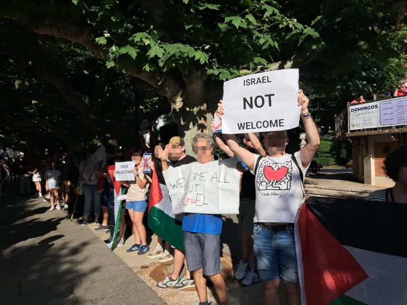 El sábado pasado desde la Juventud Comunista estuvimos protestando en Burgos contra la presencia de la delegación Israelí en la Copa Mundial de Danza.

En ningún espacio serán bienvenidos quienes cometen genocidio y someten a dominio colonial al pueblo palestino.