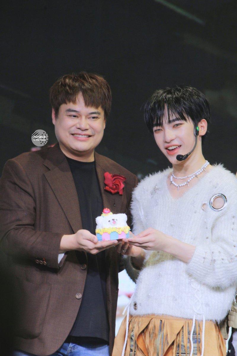 howls_tothemoon's tweet image. สุขสันต์วันเกิดย้อนหลังนะครับเจ้าตัวแสบบบ 🦊🤏🎂🌟 

อยู่ให้เอ็นดูแบบนี้ไปอีกนานๆๆ เลยน้าา ♡~♬ ₊˚

#HOWLS_DebutShowcase #HOWLS #HOWLS_TH #TONHONYP #HOWLS_ล่ามใจ #MC999 #TPOP