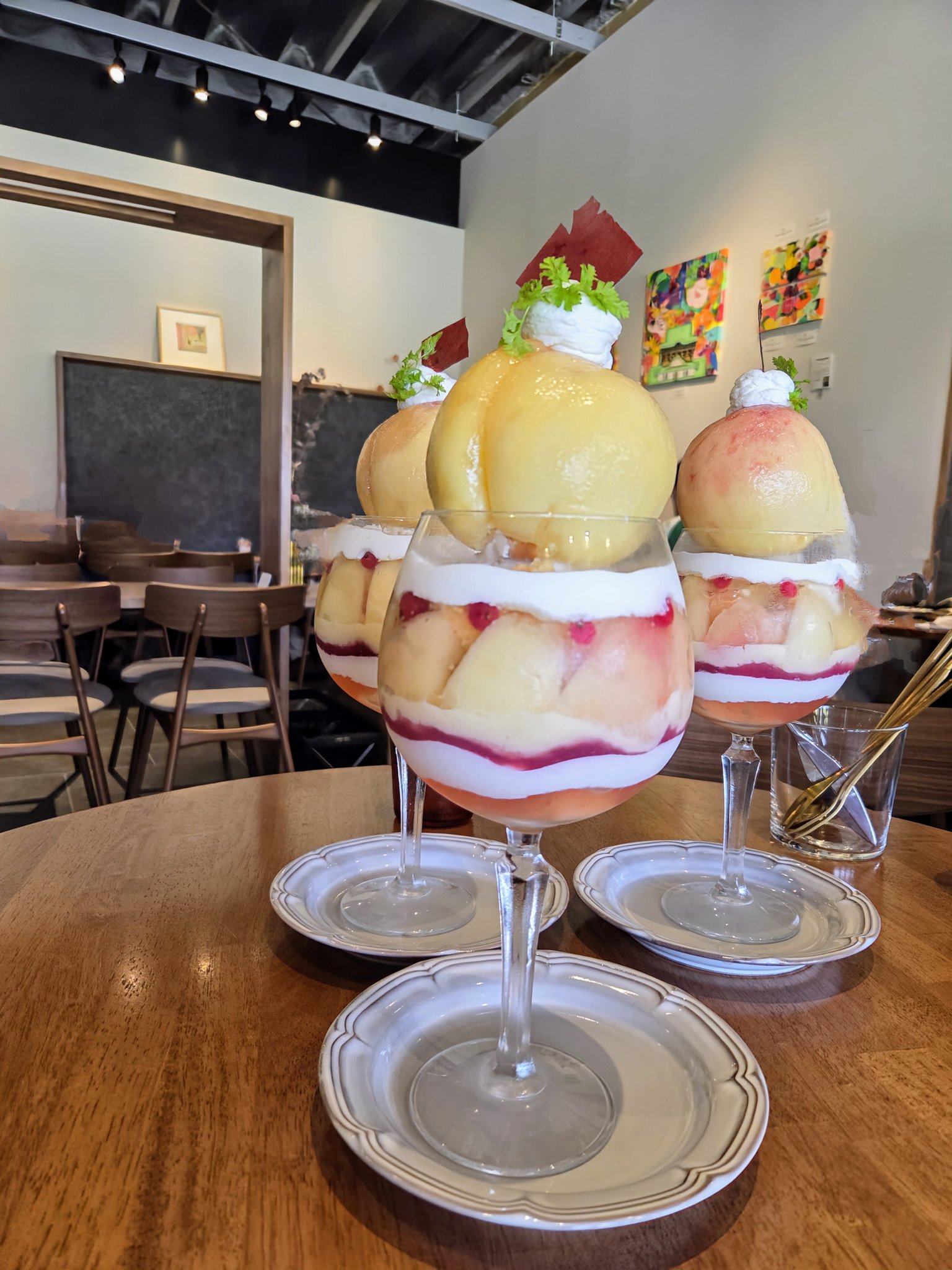 ホットピンクパフェ 極上のスイーツ | 京都市西院駅近くにあるお店「おやつ工房 雅