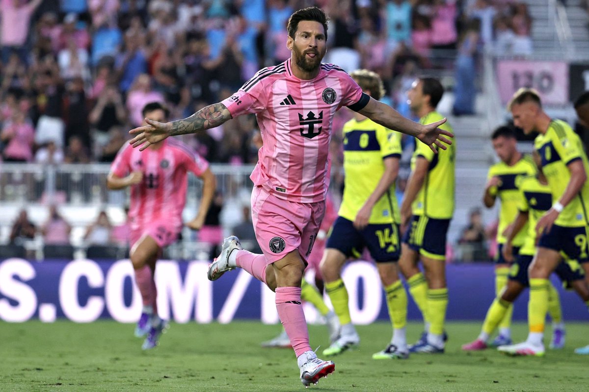 Os últimos cinco jogos de Messi na MLS:

⚽️⚽️ vs Nashville
⚽️⚽️ vs. New England Revolution
⚽️⚽️🅰️ vs. Montreal
⚽️⚽️🅰️🅰️ vs. Columbus Crew
⚽️⚽️🅰️ vs. Montreal

Insano.