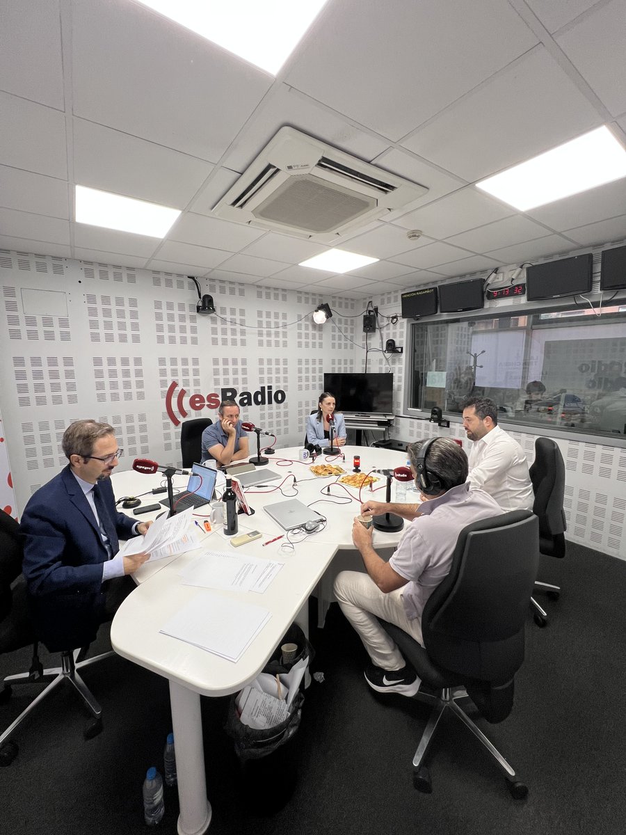 📻 Hoy en La Tertulia: La inseguridad provocada por la inmigración o las saunas de la familia Gómez con...

🎙️ <a href="/Maiteloureiro_/">Maite Loureiro 🇪🇸</a> 
🎙️ <a href="/francarrillog/">Fran Carrillo Guerrero 🇪🇸</a> 
🎙️ <a href="/pmanglano/">Percival Manglano</a> 
🎙️ @carloscuestaEM 

🥐 Pastelerías Saúl

#LaTrinchera

youtube.com/watch?v=vSu1bN…