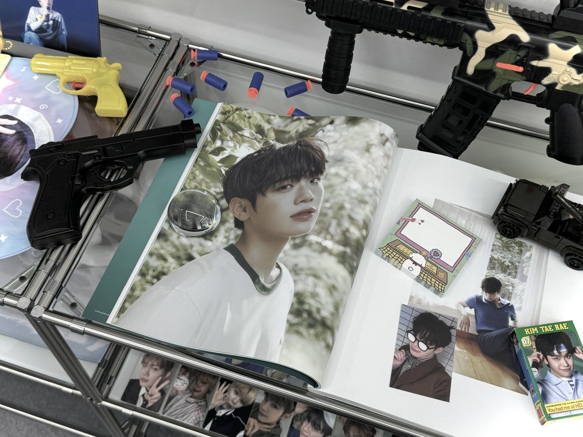 zzongggtr's tweet photo. 사진이 너무 이쁘고... 태래도 너무이쁘고...  카페도 너뮈이뻐요  🪽🪽👼

 #ShootLove_for_Taerae https://t.co/PQyt0ZNVvm