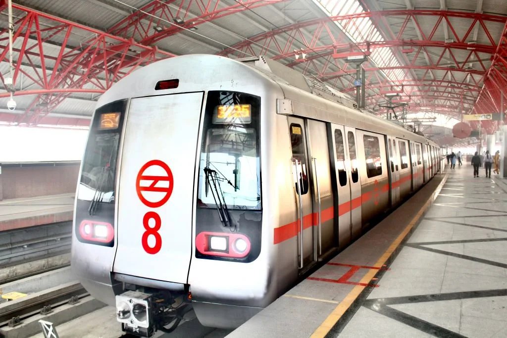 Can the Delhi Metro run a cargo service in specially designed bogies from the outskirts of Delhi to its heart, where the businesses are? That will ease traffic and save Delhi from pollution. 
Any thoughts from any transport experts? <a href="/CMODelhi/">CMO Delhi</a>  <a href="/iitdelhi/">IIT Delhi</a> <a href="/MetroDelhi/">DelhiMetro</a>