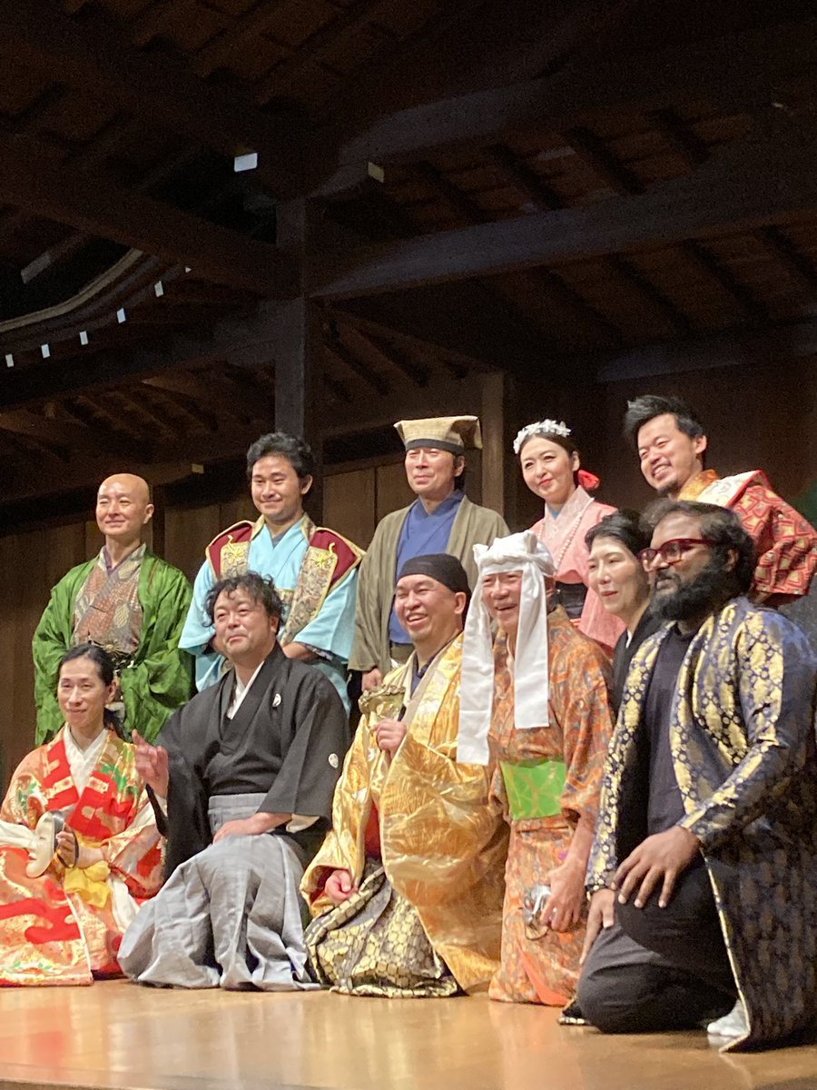 今日は南青山の銕仙会能楽研修所にて、越境する能の現在最終章として、「紅葉狩」と「デズデモーナ」を観てきた。
紅葉狩は台詞なし殺陣あり勿論迫力あり、デズデモーナは前回メディアに続き異文化との融合で、能でありつつ更にハイレベルな舞台で感動したわ。