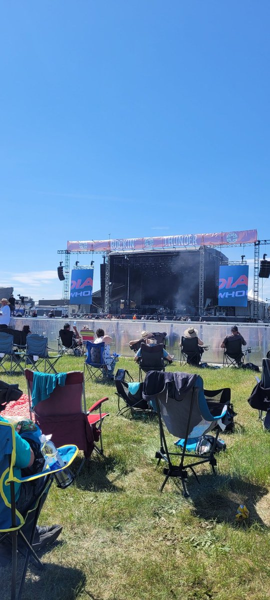 Yesterday's #1GoodThingToday was beautiful weather for an outdoor music festival