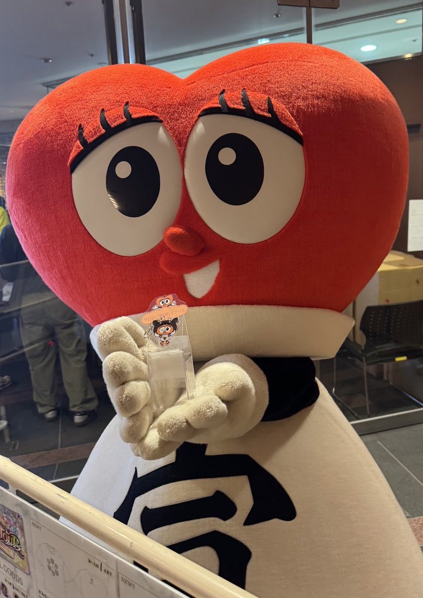 超ときめき宣伝部】 本日はツアー兵庫公演🐮！ 物販エリアにパブりんが