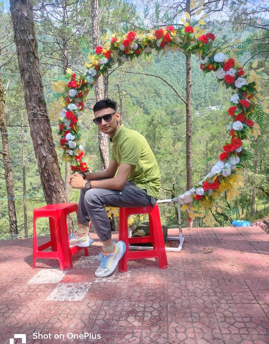 व्यवहार अच्छा रखिए जनाब,
हर कोई चेहरे पर नहीं मरता..❤️