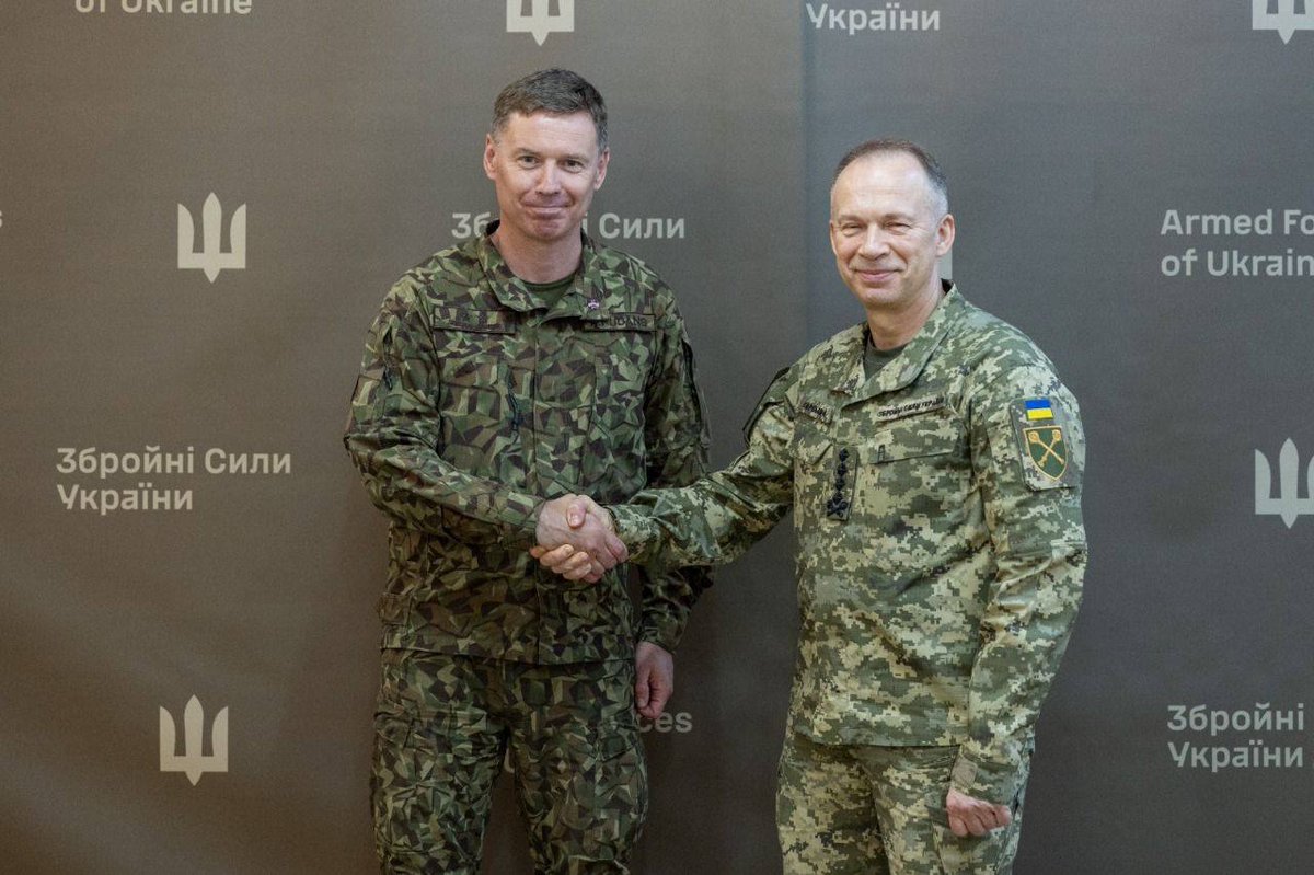 CinC_AFU's tweet image. Був радий вітати в Україні командувача Національних Збройних сил Латвійської Республіки генерал-майора Каспарса Пуданса, який відвідав Україну з робочим візитом та побував, зокрема, і в східній операційній зоні наших військ. facebook.com/share/p/1DtEhL…