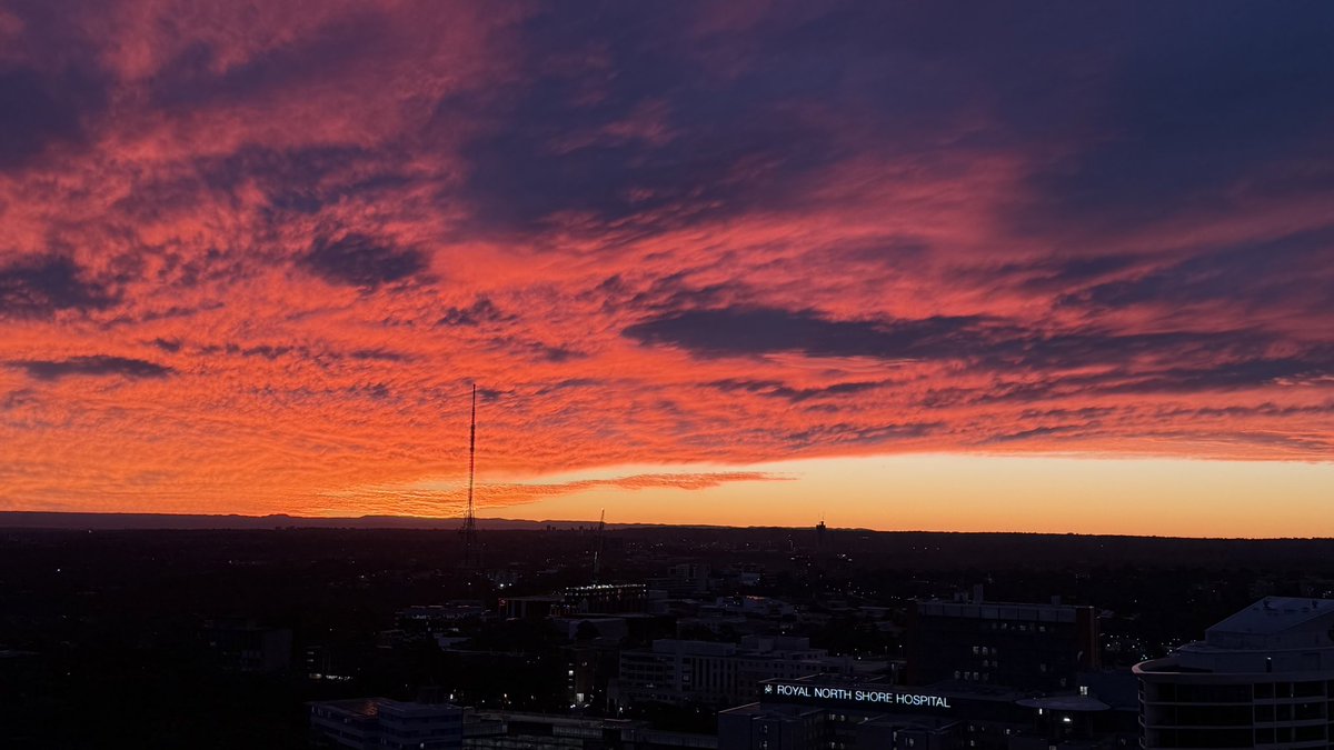 DirkBermingham's tweet image. Mother Nature really turns it on some days.
#sydney #sunset
