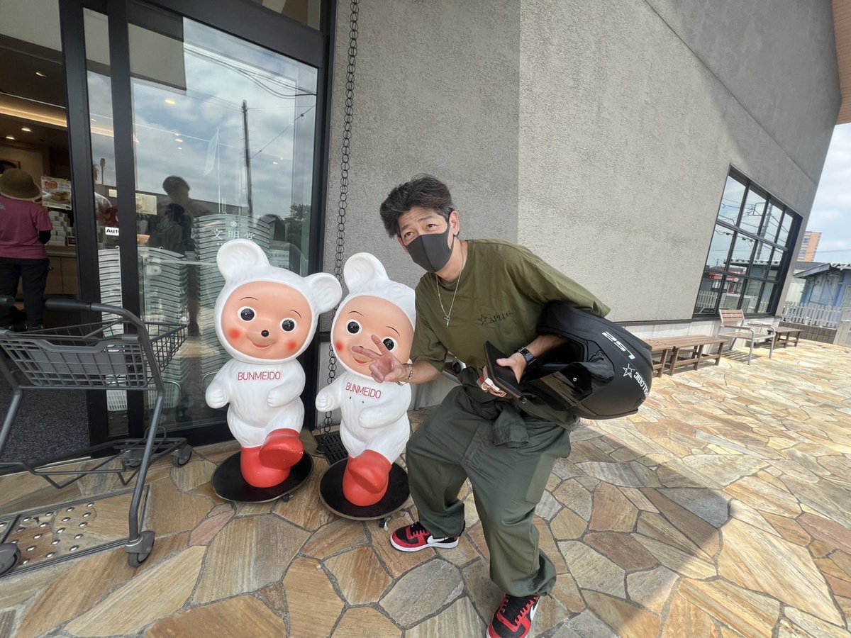 inazuma400gura's tweet photo. 今日はしゃれおつなカフェで涼んで
きましたぞ!!🤤🤤🤤
#小柄二輪ちゃんねる
#Ryan02
#文明堂 https://t.co/AGQ6HdXEaH
