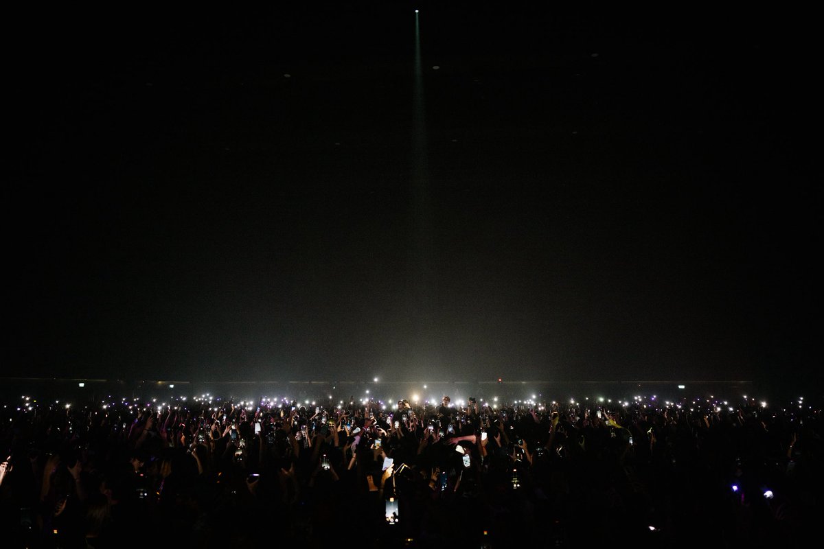 ครบรอบ1ปี FREEHAND &amp; U 
ผ่านไปเร็วจัง

ความรู้สึกขอบคุณจากวันนั้นยังอยู่กับเราตลอดเลย
ขอบคุณที่ทำให้รู้ว่า 
ไอ้วงดนตรีวงนี้มันเติบโตได้
เพราะถูกให้ความรักมากมายขนาดนี้นี่เอง
ขอบคุณนะ 🖤