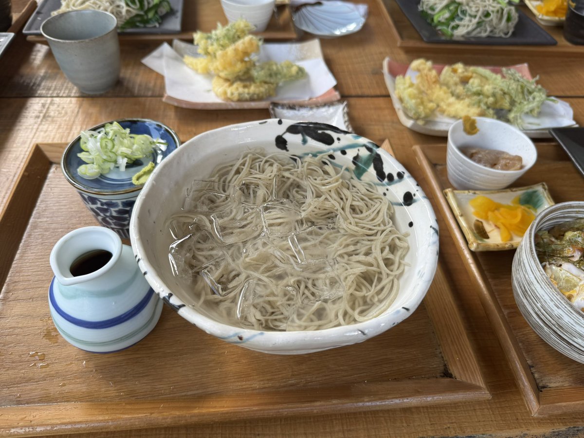 miyavivid06's tweet photo. 氷が入ってキンキンの
清流そば食べてきました🍜

みなさん熱中症には
気をつけてください😰😰😰 https://t.co/mJOyhFm4Ct