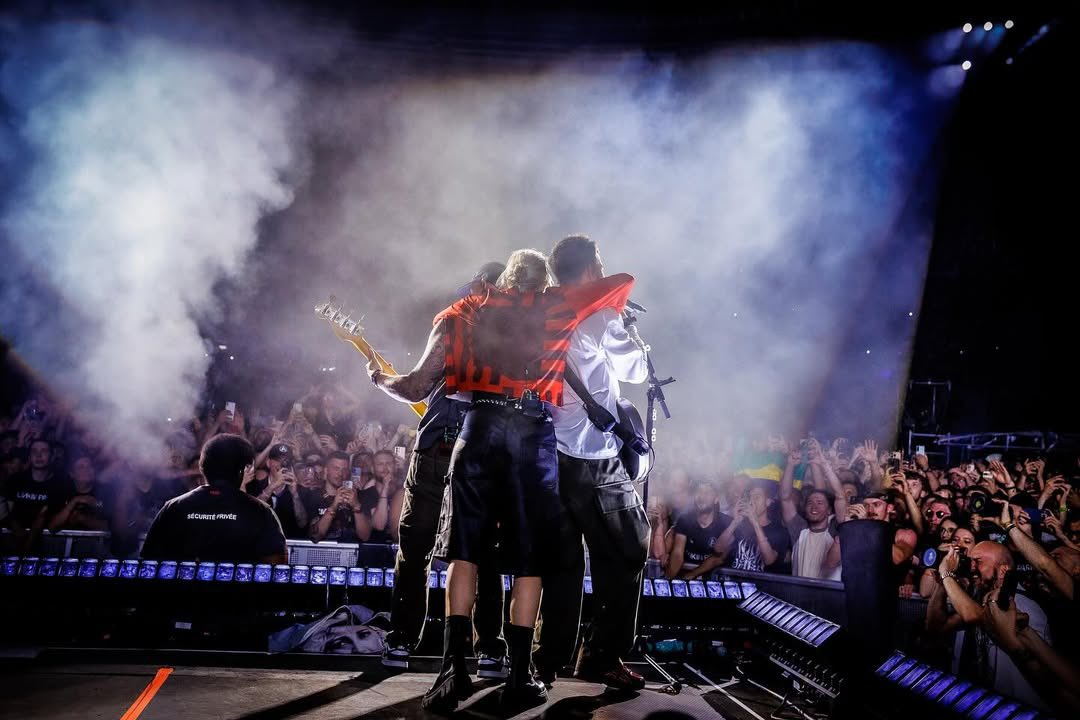 BroodingAnanas's tweet photo. Mike: “crazy to think that, a year ago, we hadn’t even played a show together yet. wow.”

really crazy how much has changed and how far we’ve all come❤️‍🩹 https://t.co/t0mKycHqPG