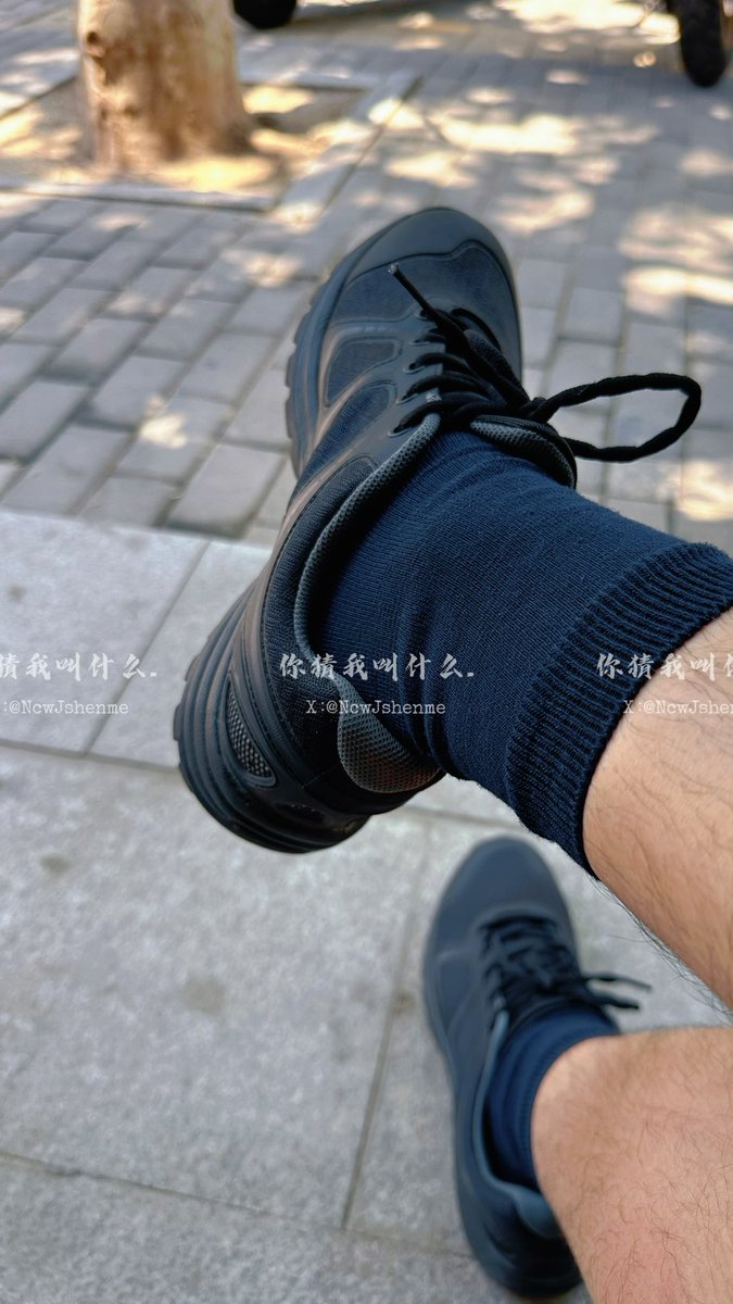 有没有觉得小黑鞋很好看的小伙伴🤔🤔
忽然发现上次说好的福利小视频还发少了一个～晚上更！