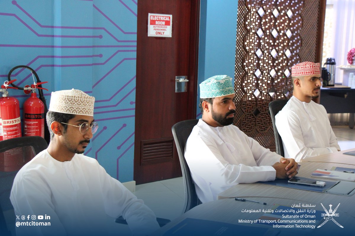 mtcitoman's tweet photo. 🎯 بهدف :
✔️ تحويل أفكار رواد الأعمال إلى مشاريع ناجحة
✔️ تعزيز الابتكار الرقمي والأمن السيبراني في #عُمان
✔️ تدريب مكثف على التخطيط الاستراتيجي والتسويق الرقمي وجذب الاستثمار

المركز الوطني للسلامة المعلوماتية @OmanCERT ينفذ برنامج "ما قبل الاحتضان في مجال الأمن السيبراني" بالتعاون مع جامعة التقنية والعلوم التطبيقية @utas_muscat ، وشراكة استراتيجية مع هيئة تنمية المؤسسات الصغيرة والمتوسطة @riyadaom  بالتعاون مع مؤسسة إشراقة لتنمية المجتمع @Eshraqa_oman 

📅 المدة: 13–24 يوليو 2025
📍 المكان: مركز حداثة لصناعة الأمن السيبراني بجامعة التقنية والعلوم التطبيقة_مسقط.