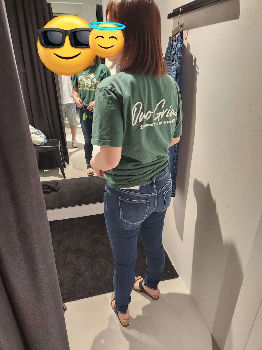 久しぶりに嫁さんのお買い物😂
デニム気に入ったらしくお買い上げ❤️ブリブリなデニム尻とムチムチな太ももがたまらん😍

#デニム尻
