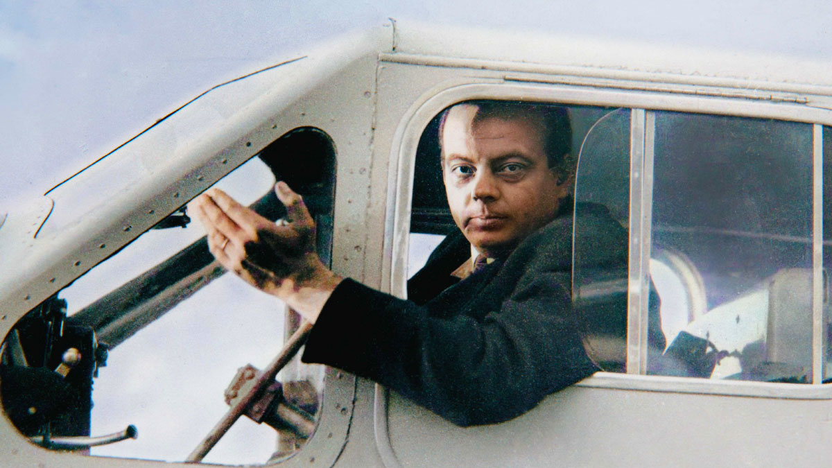 ScempioDelMondo's tweet image. Il viaggiatore che sale la montagna nella direzione di una stella, se si lascia troppo assorbire dai problemi della scalata, rischia di dimenticare quale stella lo guida.
Antoine de Saint-Exupéry
