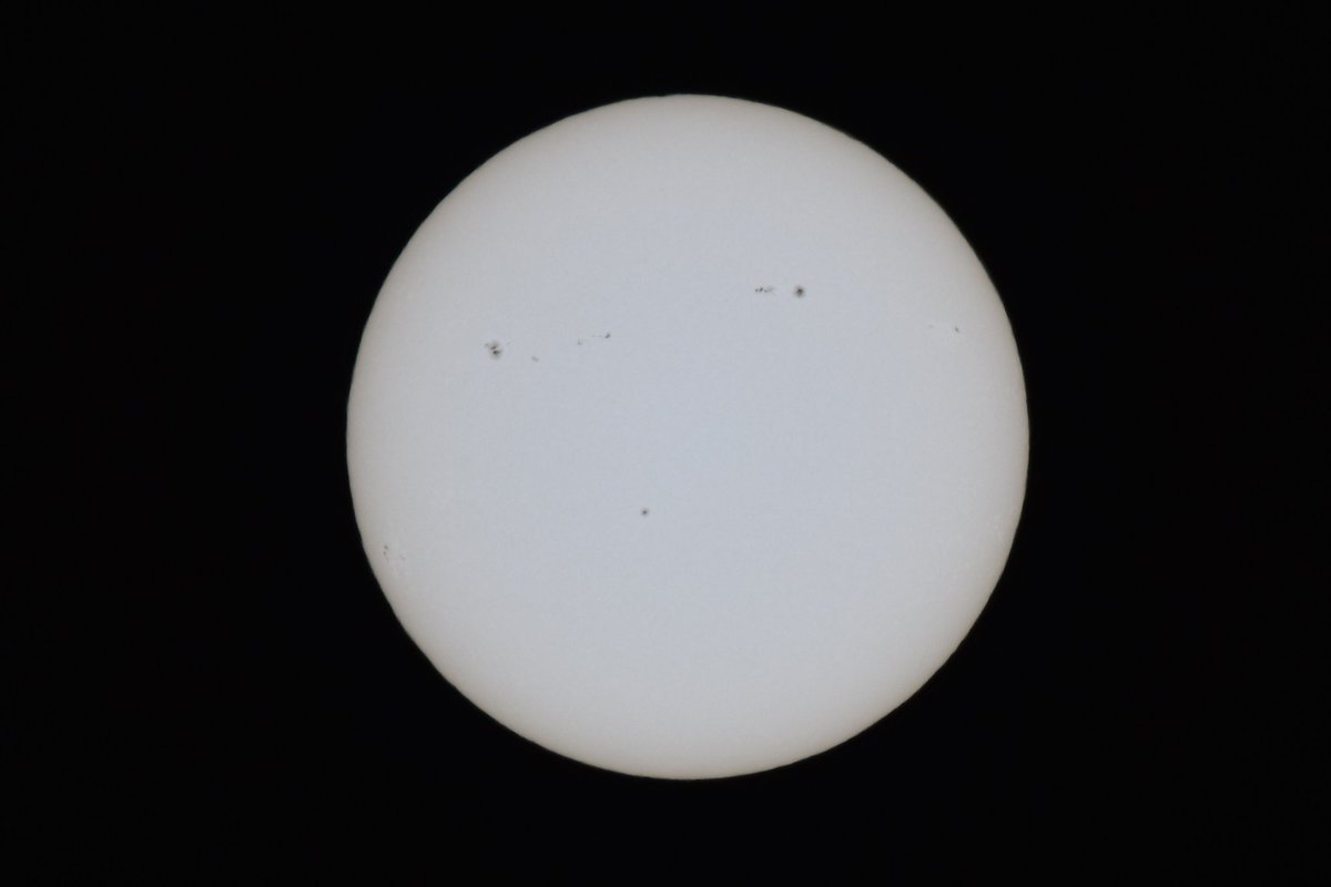 David Bridges (@dbridges64david) on Twitter photo Tried the solar filter again yesterday! There were plenty of sunspots visible on the sun around lunchtime! 🌞
#sun #astrophotography #photo #photography Tried the solar filter again yesterday! There were plenty of sunspots visible on the sun around lunchtime! 🌞
#sun #astrophotography #photo #photography
